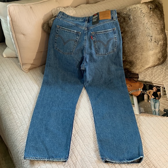 NWT Levi’s premium ribcage straight ankle distressed med wash 28” - Picture 11 of 16